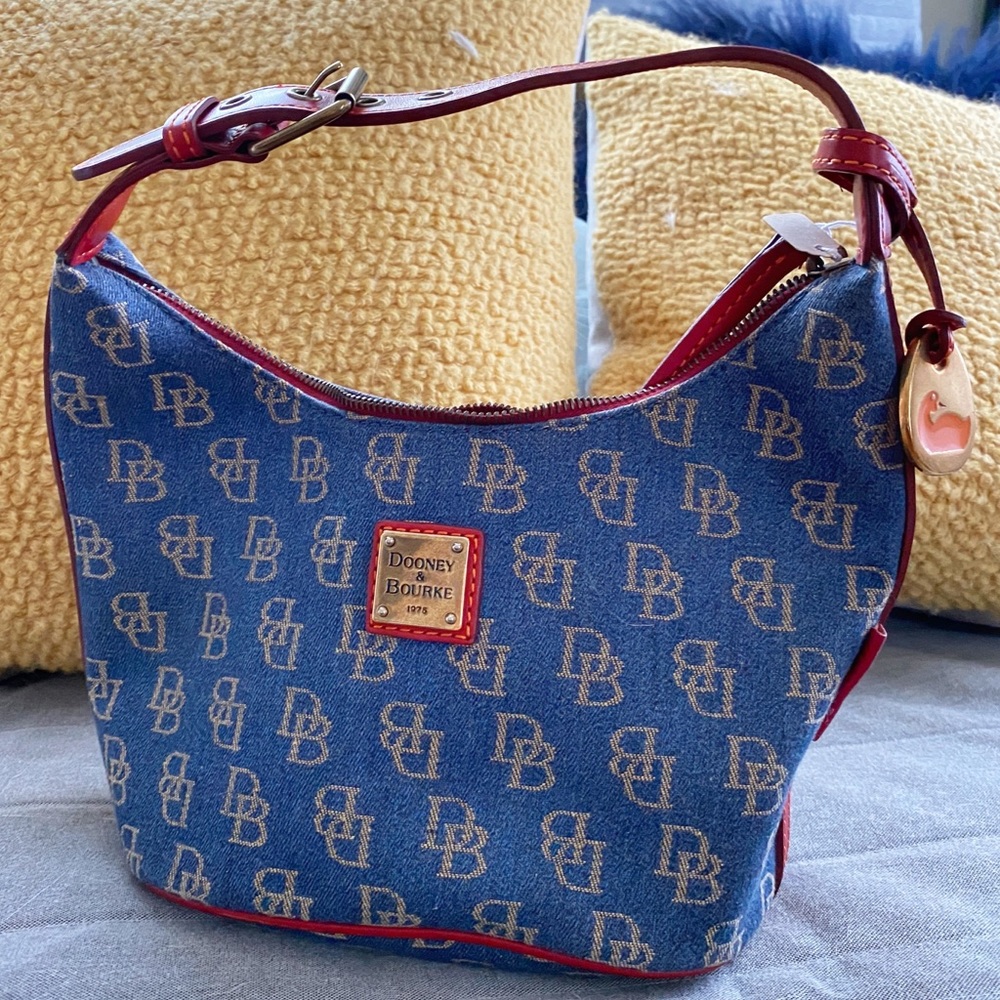 Like new Vintage Dooney and Bourke Bucket Purse